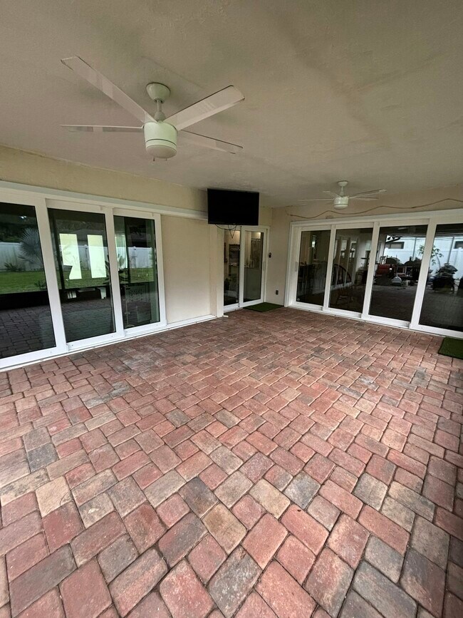Building Photo - 4250 Marlowe Dr