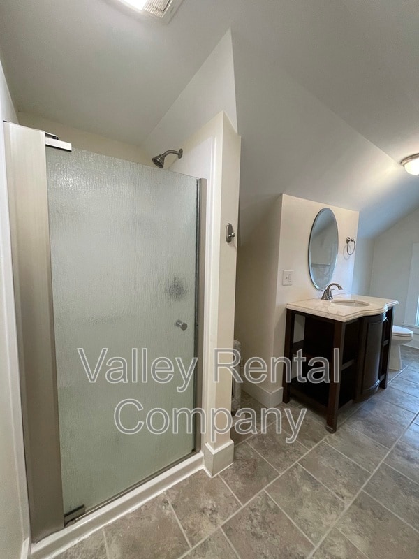 Building Photo - 200 King St