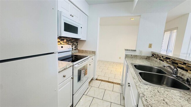 Building Photo - 2915 Winkler Ave
