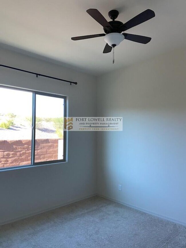 Building Photo - Luxury Living in Oro Valley $2600.