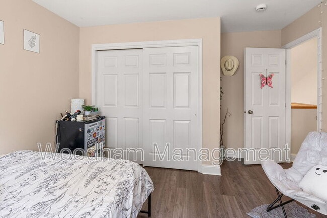 Building Photo - 306 Golden Valley Dr