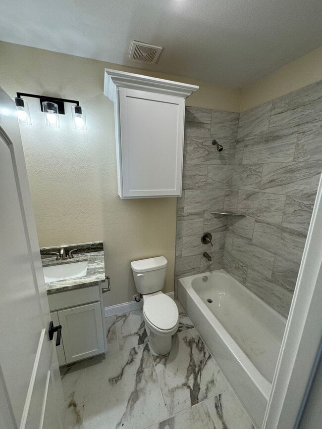 Building Photo - Modern 4 Townhome - Peaster ISD - HIGH CEILINGS