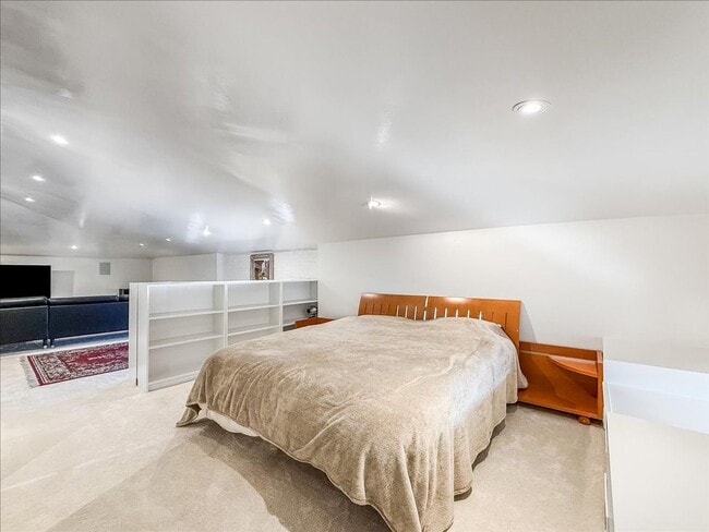 Building Photo - Historic, Character-Rich House - 3 Bed, 3 Bath (2 Full, 2 Half)