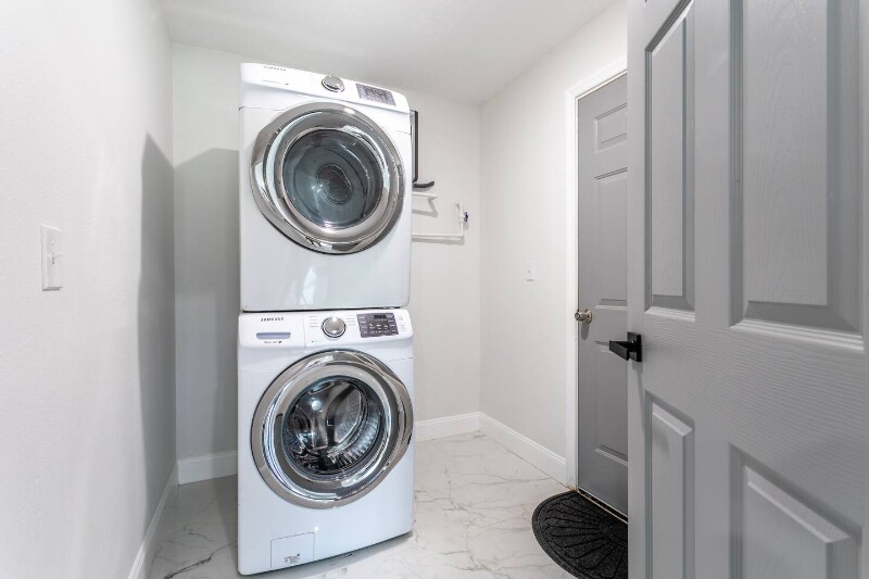 Building Photo - 1414 E Harding St