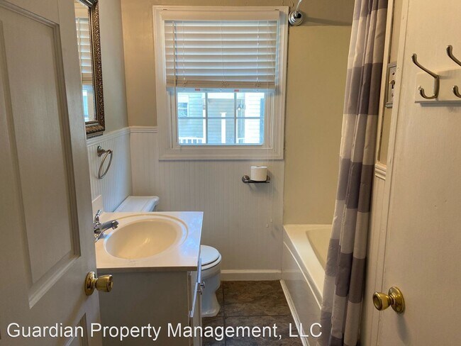 Building Photo - 2 br, 1 bath House - 137 Holmes St.