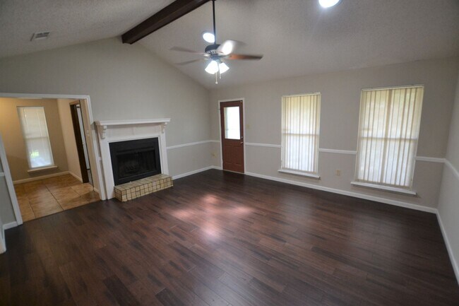 Building Photo - Zachary School District! 3 bedroom, 2 bath home in coveted Marita Terrace Subdivision