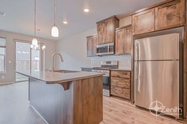 Building Photo - 12323 NE 116th Way