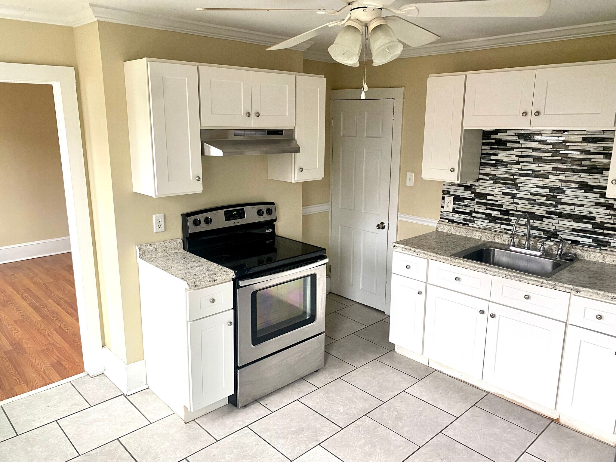 Building Photo - 19 Center St