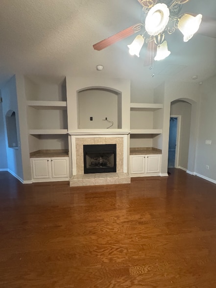 Building Photo - 6479 Silver Glen Dr