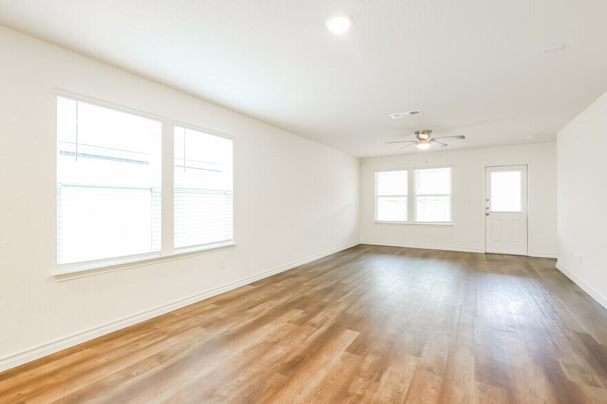 Building Photo - 10323 Monte Carmel Pl