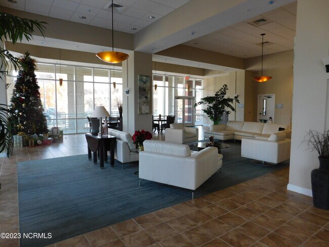 Building Photo - 421 Sky Sail Blvd