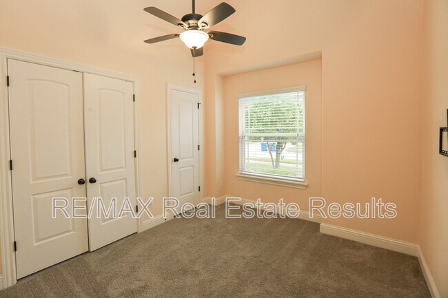 Building Photo - 2202 SW Tupelo Ave