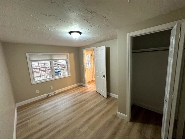 Building Photo - 359 Mansfield St