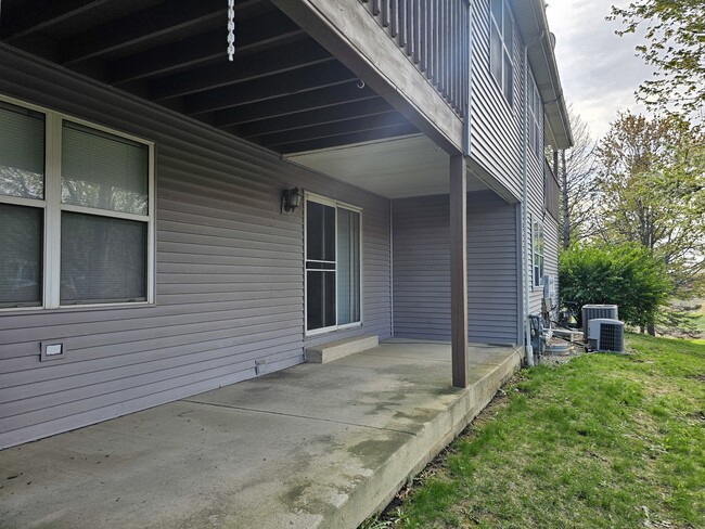 Building Photo - 311 Village Creek Dr