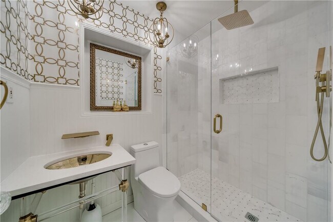 Building Photo - 417 NE 15th Ave