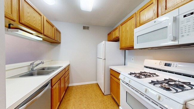 Building Photo - 2767 S Knightsbridge Cir