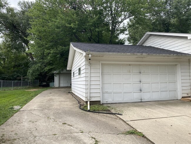 Building Photo - 1915 Mayfair St