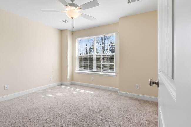 Building Photo - Move-In Ready 2BR Townhome in Beaufort – Don’t Miss This!