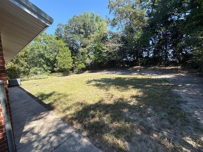 Building Photo - 962 Farwell Dr
