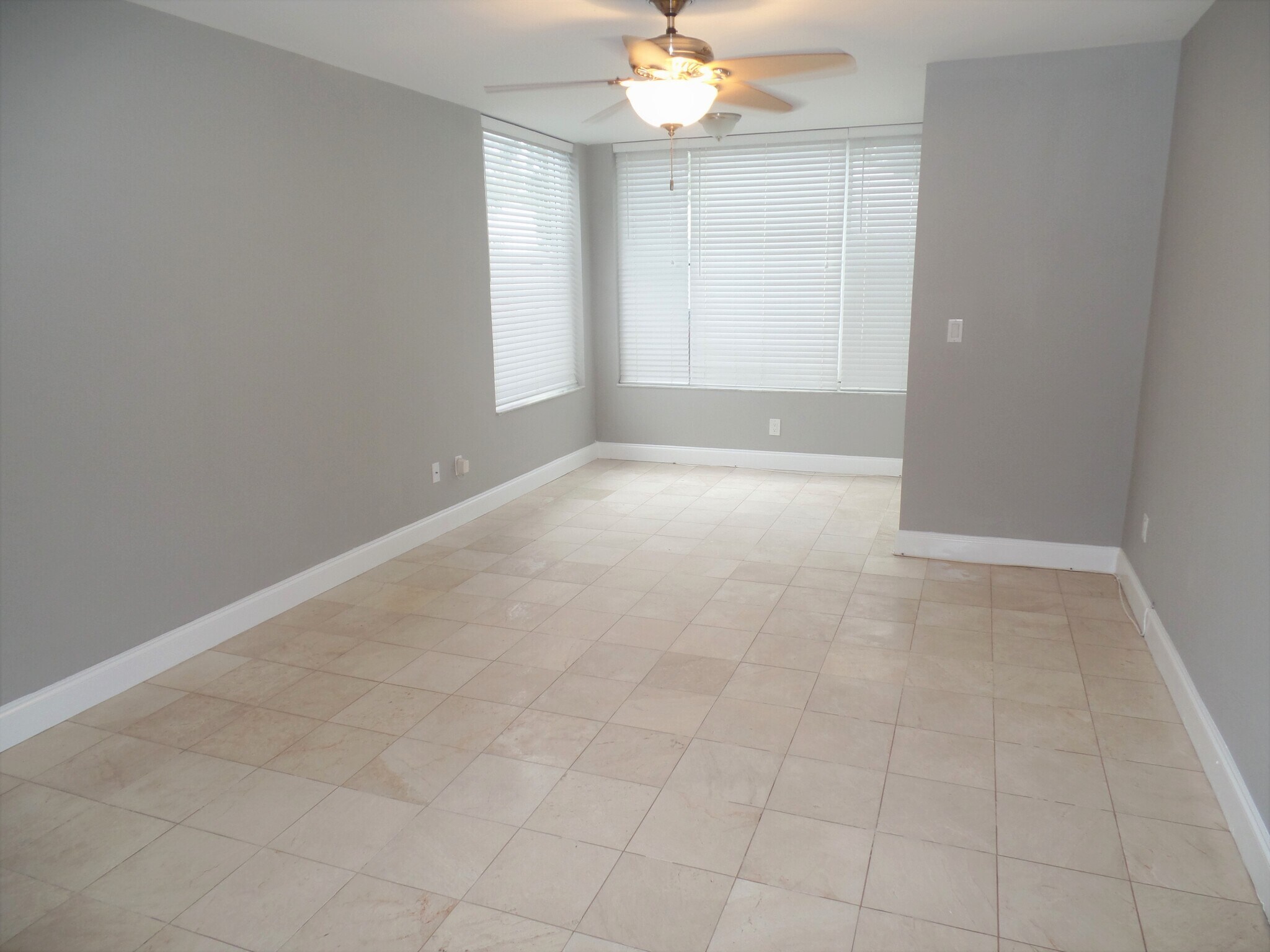 Building Photo - 2881 N Oakland Forest Dr