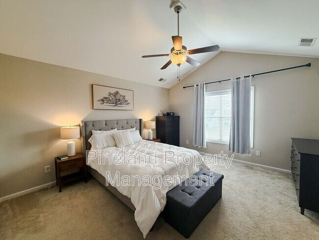 Building Photo - 246 Stockbridge Dr