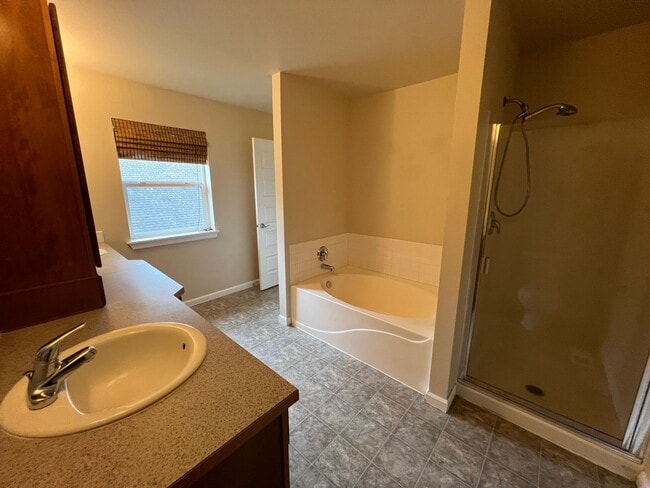 Building Photo - Large Four-Bedroom Home in the Heart of PO! Available for Rent NOW!