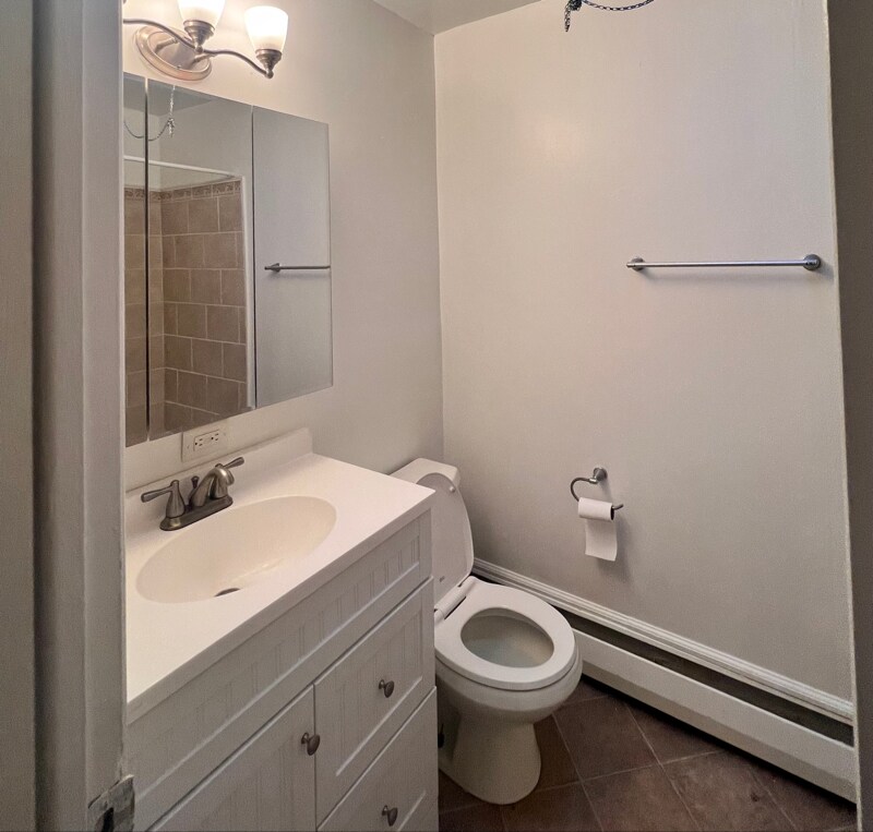 Building Photo - 1332 Faunce St