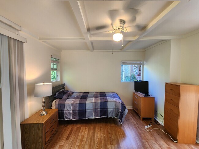 Building Photo - 3700 Vantage Ave