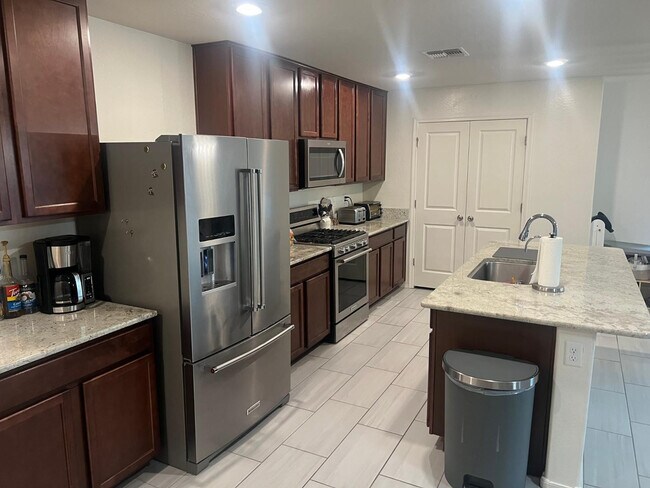 Building Photo - 16222 W La Ventilla Way