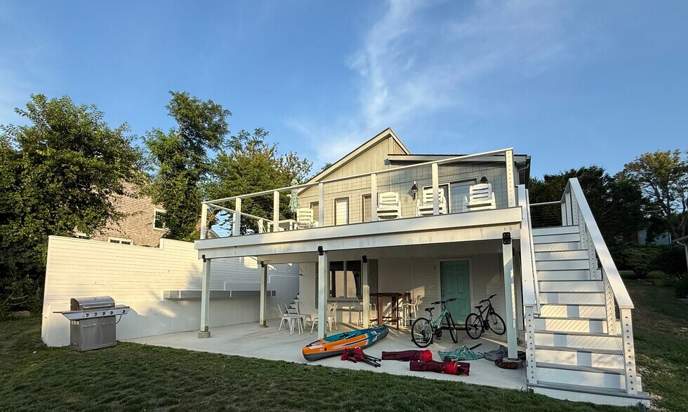 Building Photo - 930 Sound Shore Rd