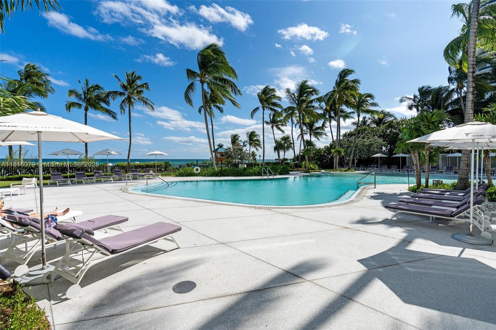 Building Photo - 16901 Collins Ave