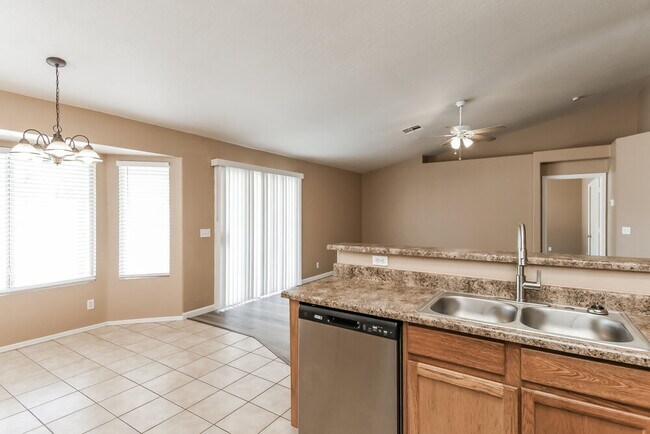 Building Photo - 527 N Bailey Cir