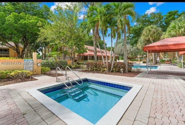 Building Photo - 1001 Coral Club Dr
