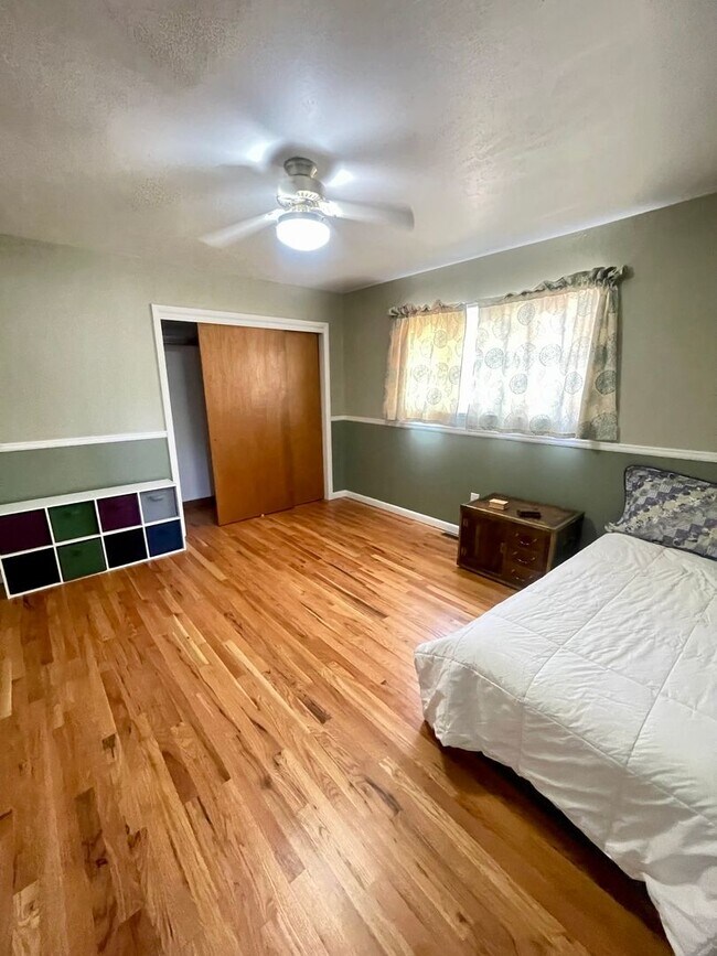 Building Photo - Furnished 3 bedroom/2bath close to Garden ...