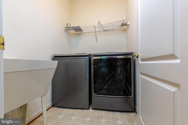 Building Photo - 21935 Windover Dr