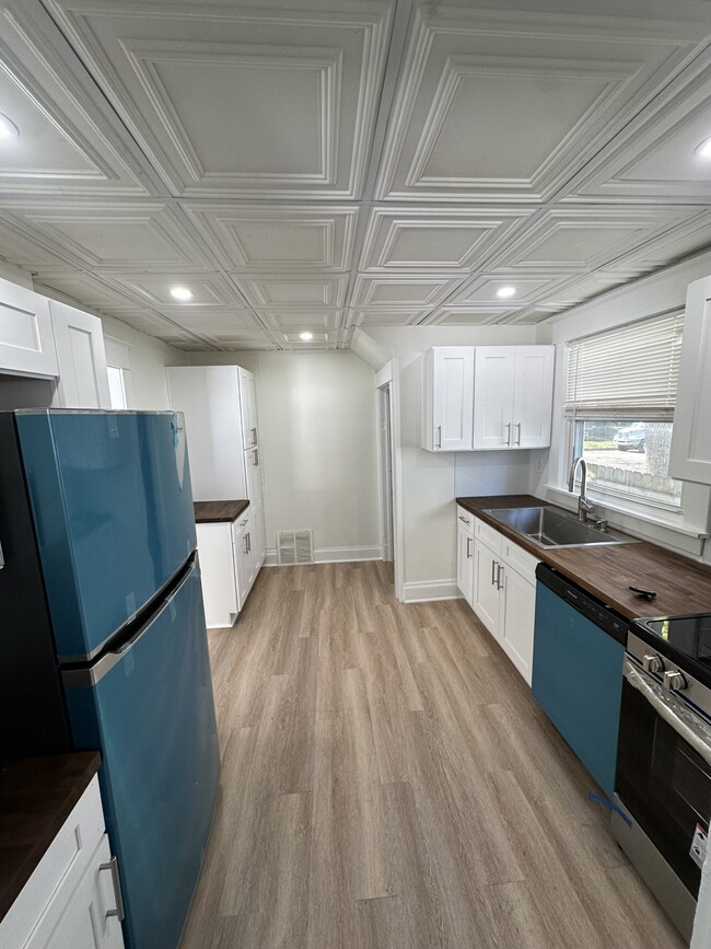 Building Photo - 1023 Bement St