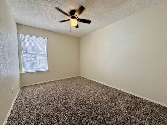 Building Photo - East El Paso 3 bed/2 Bath