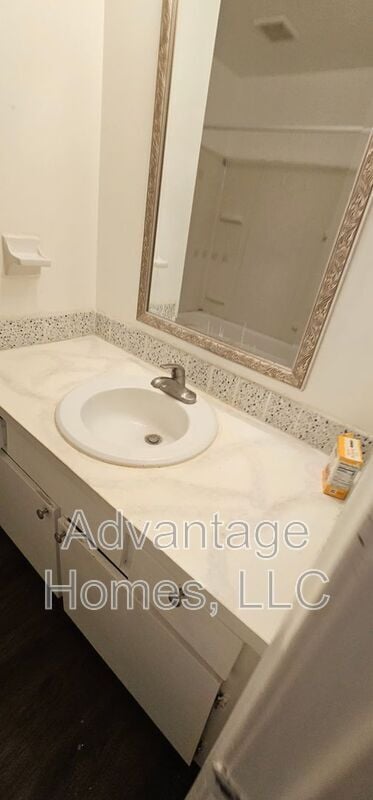 Building Photo - 819 N 70th St