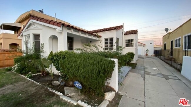 Building Photo - 5856 Arlington Ave