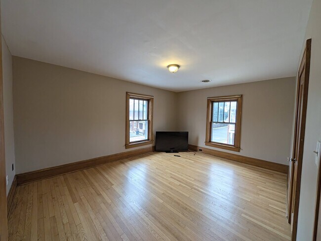 Building Photo - 68 Garber St