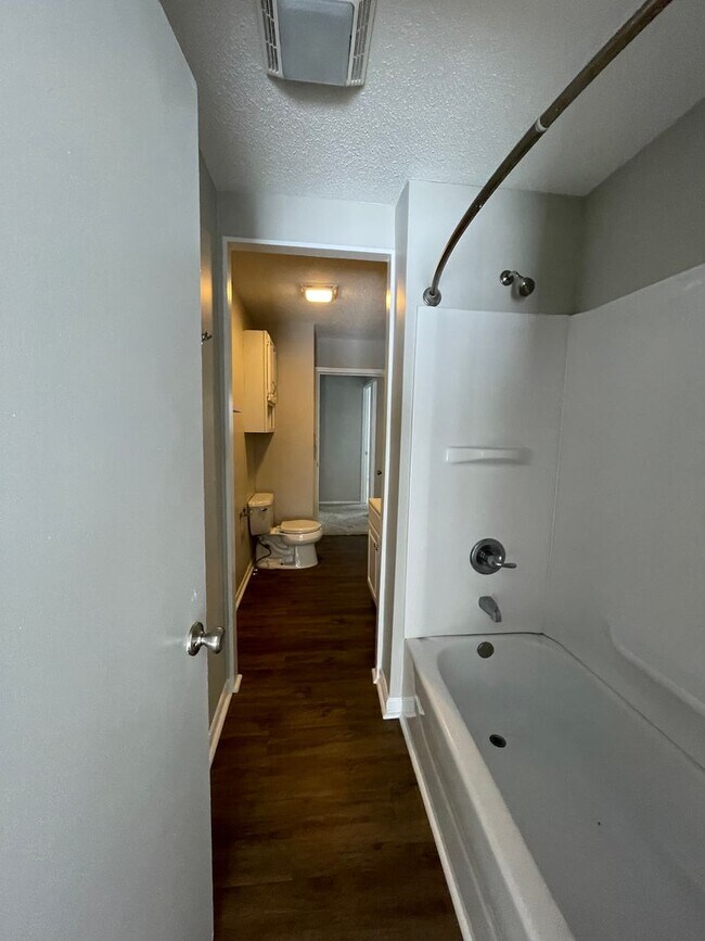 Building Photo - Great 4 Bedroom Home for Lease!