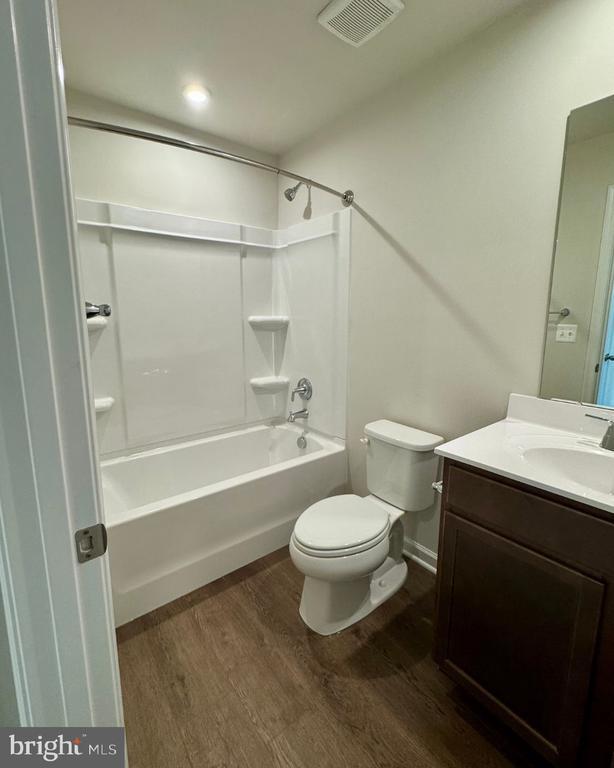 Building Photo - 2701 Apricot Dr