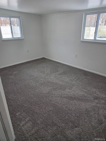 Building Photo - 12851 Saratoga St