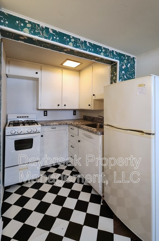 Building Photo - 1121 2nd Ave S