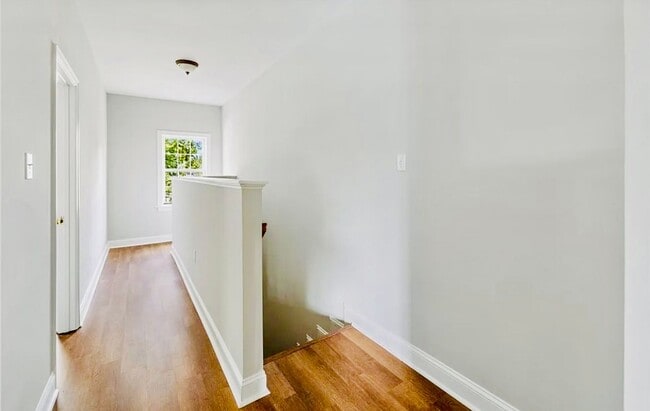 Building Photo - Beautifully Renovated 3 bdrm/1.5bth Home L...