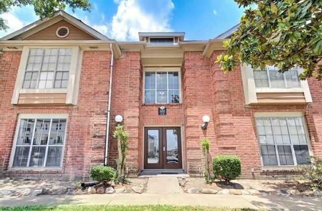 Building Photo - 12100 Overbrook Ln
