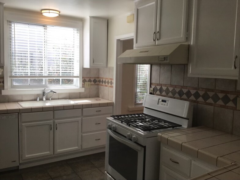 Kitchen2 - 448 N Alta Vista Blvd