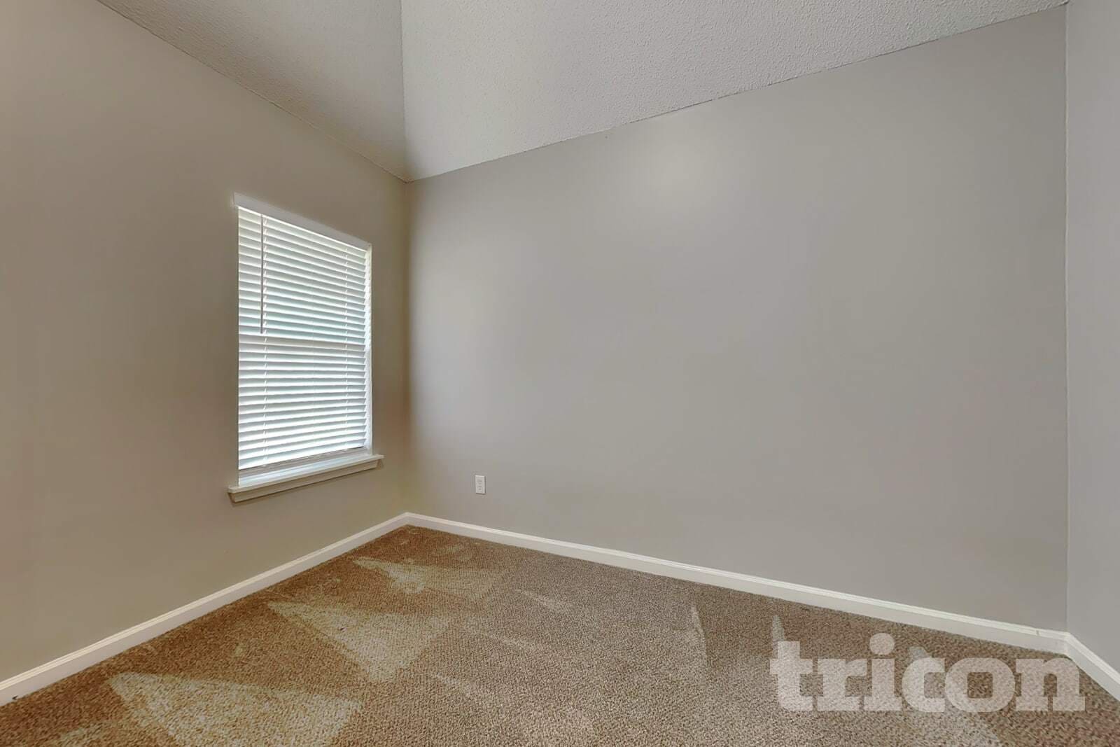 Building Photo - 496 Birchwood Dr