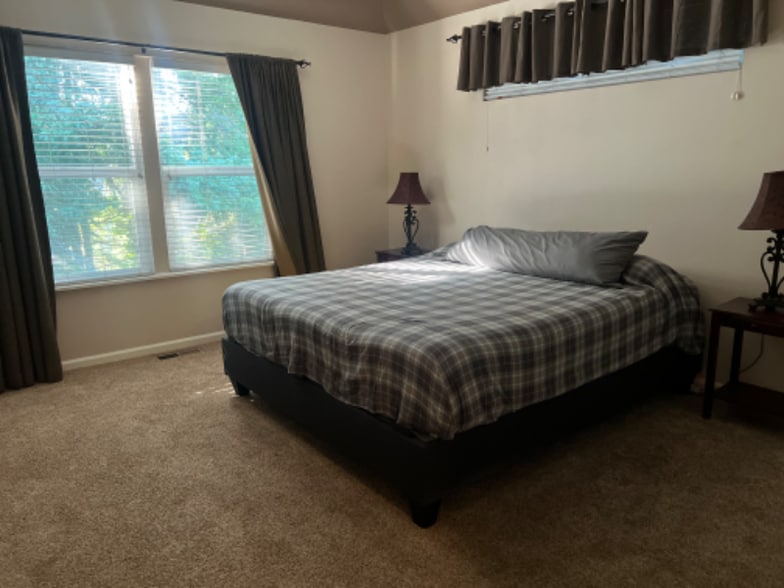 Building Photo - 723 N 8th St