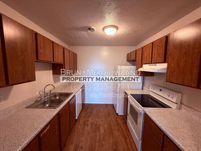 Building Photo - 1035 W Parkway Ave